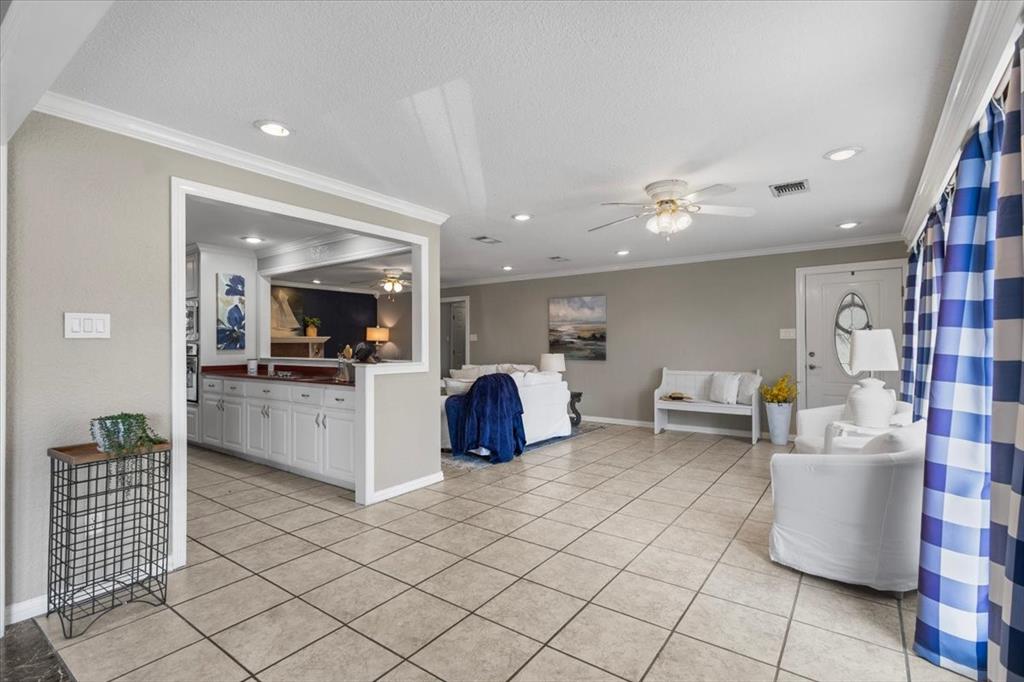 1715 Leisure Lane