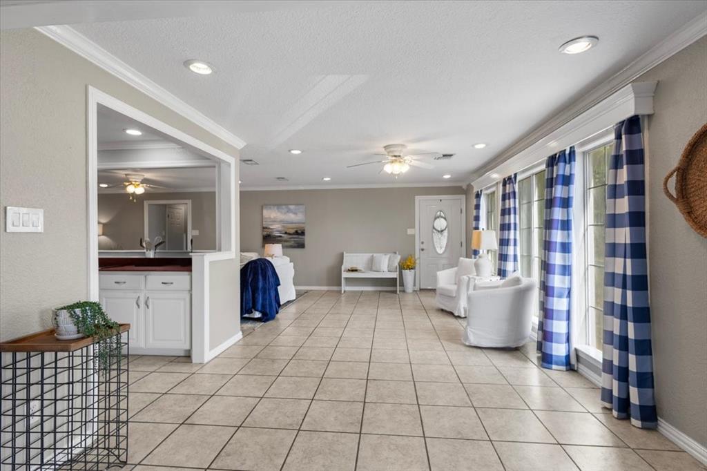 1715 Leisure Lane