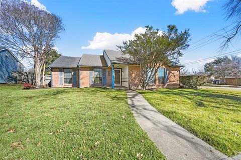 Photo of 539 English Oak Drive, Allen, TX 75002 (MLS # 21244262)