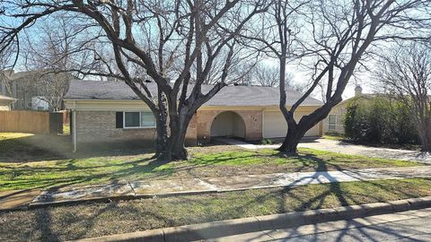 304 Lochness Court Benbrook TX 76126