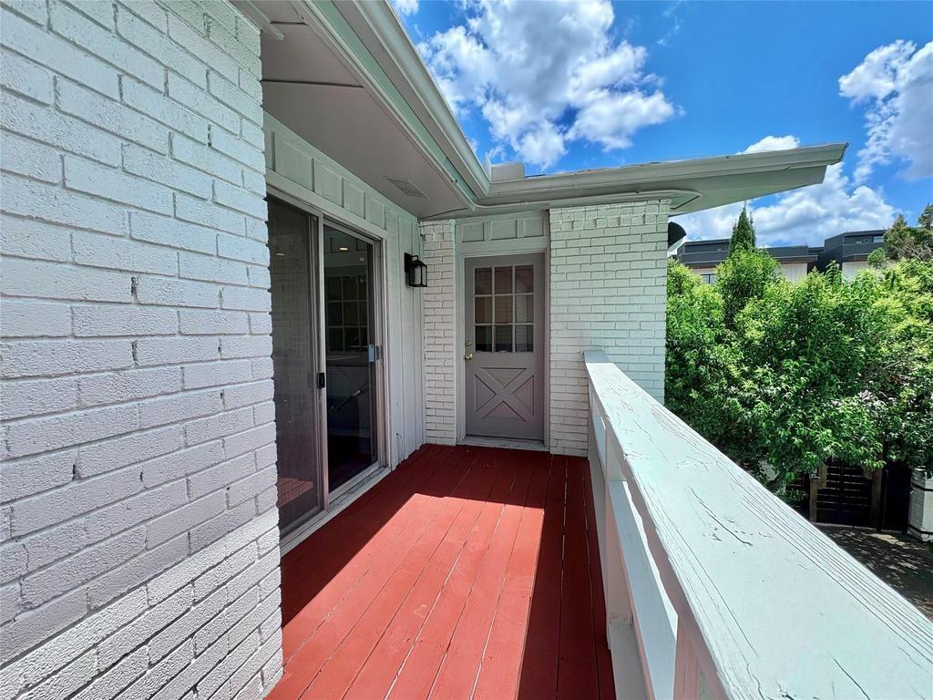 4347 Dickason Avenue 207
