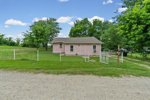 Photo of 325 West Lane, Quinlan, TX 75474 (MLS # 21275692)