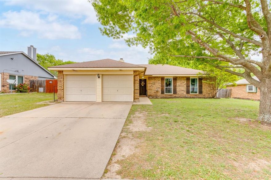 Welcome to 425 Little Fox in Fort Worth! This inviting 3-bedroom, 2-bath home offers a comfortable and functional layout with plenty of natural light throughout. The living area flows easily into the kitchen and dining space, making it great for both everyday living and entertaining. The home features well-sized bedrooms, a cozy atmosphere, and a backyard with room to relax or play. Conveniently located with easy access to local shopping, dining, and major roadways, this property is a great opportunity to enjoy all that the area has to offer.