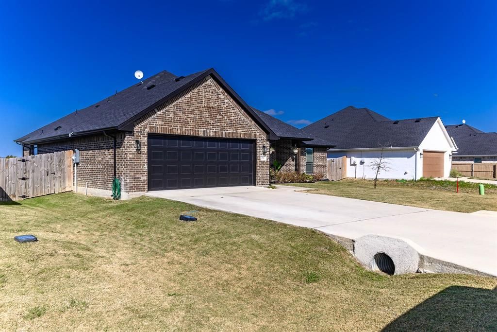 Photo of 250 Poinsetta Drive, Palmer, TX 75152 (MLS # 21208413)
