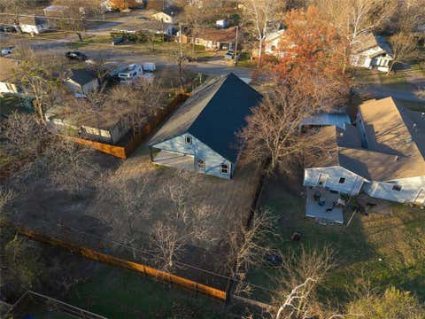 Tiny photo for 411 W Elm Street, Whitewright, TX 75491 (MLS # 21341473)