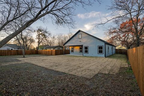 Tiny photo for 411 W Elm Street, Whitewright, TX 75491 (MLS # 21341473)