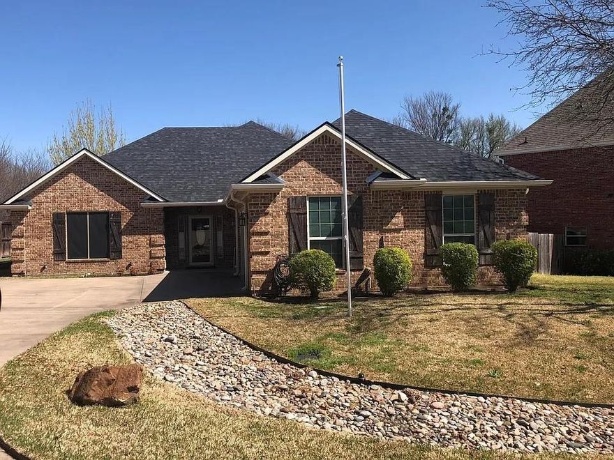 This lovely, efficiently built and meticulously maintained one-story home provides spacious, peaceful living. Located in the quiet Preston Club neighborhood, this home backs a wooded area offering privacy and beautiful views from the wall of windows in the living room. The open floorplan offers ceramic tile floors throughout (carpet only in the secondary bedroom closets), ample storage and a propane fireplace with thermostat and remote. Enjoy the updated kitchen with quartz countertops, farmhouse sink and convection oven. The large master suite has recessed ceilings and en suite bathroom with huge walk-in closet, garden tub and separate shower. The oversized laundry room has room for a freezer or your mudroom decor. Enjoy the view of the trees from the covered outdoor patio.
Privately managed. CALL OWNER (817) 313-9579