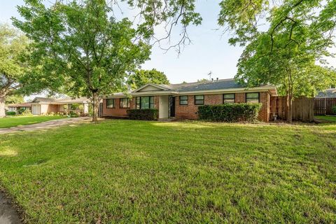 Photo of 600 Circleview Drive N, Hurst, TX 76054 (MLS # 21166284)
