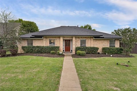 Photo of 2600 Summertree Drive, Carrollton, TX 75006 (MLS # 21255228)
