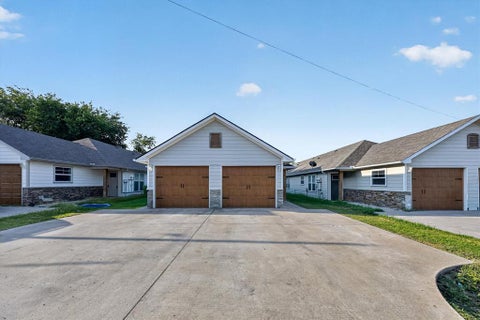 Photo of 608 E College Street #608, Sherman, TX 75090 (MLS # 21356960)