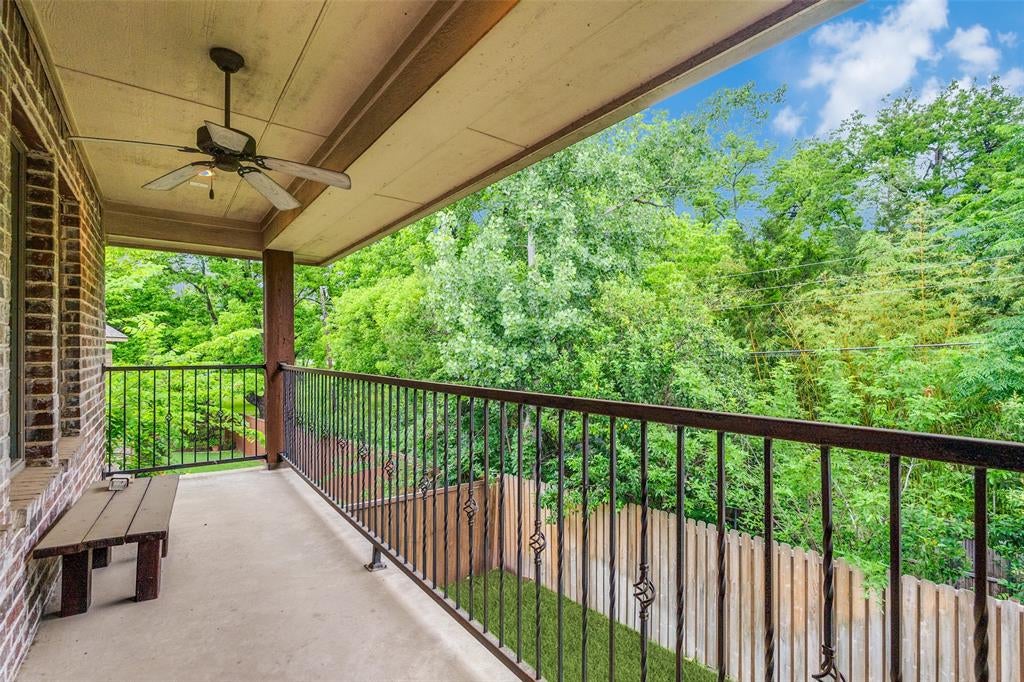2242 Forest Hollow Park