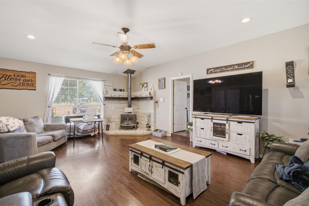 1640 County Road 185