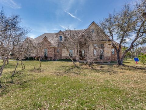 Photo of 146 Fawna Drive, Azle, TX 76020 (MLS # 21211855)