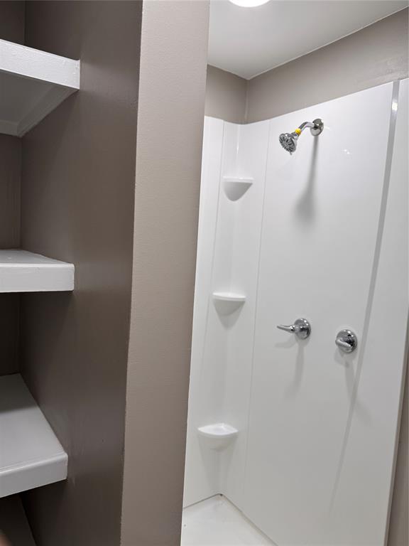 GUERIN, M ADDITION - Commercial Lease