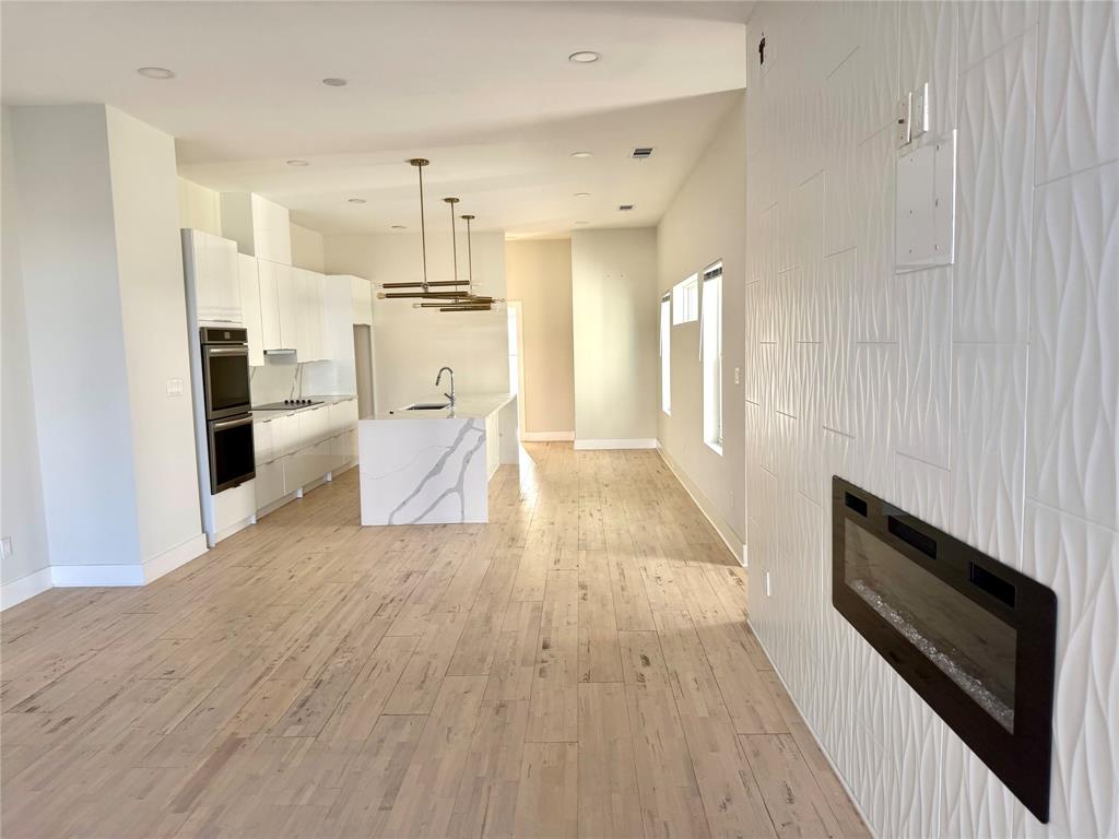 2419 Crossman Avenue