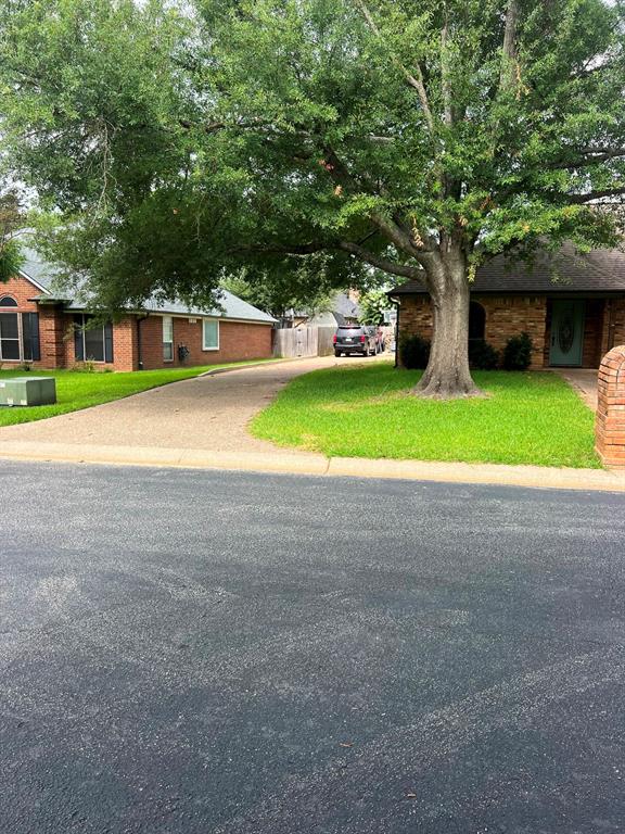 Photo 1 of 8 — 610 Pecos Street, Chandler, TX 75758