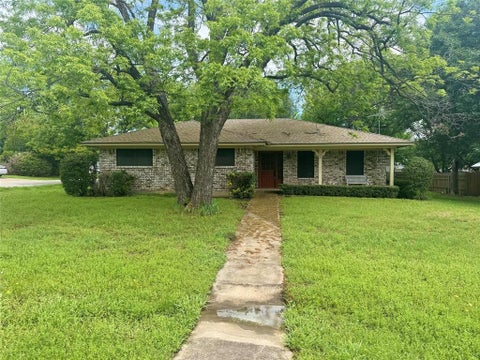 Photo of 522 W 4th Street, Justin, TX 76247 (MLS # 21416554)