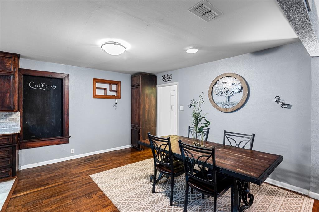 Cleburne, Texas 76033, United States, 3 Bedrooms Bedrooms, ,2 BathroomsBathrooms,Residential,Pending,1845