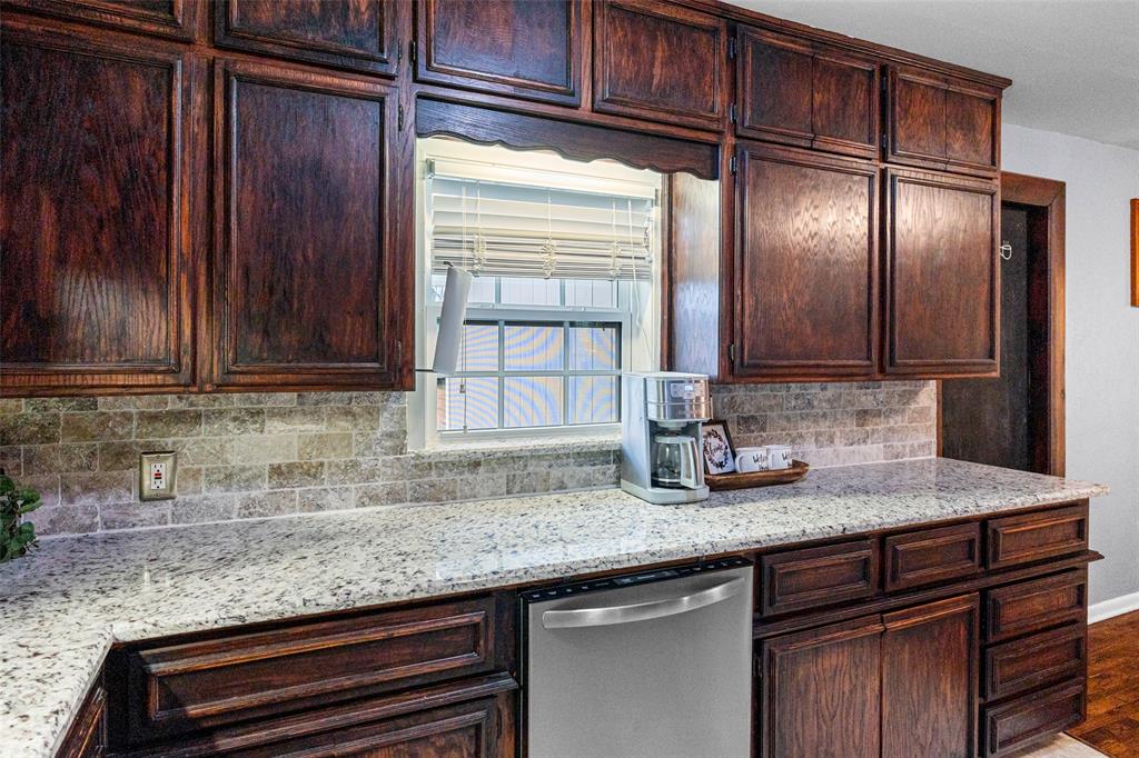 Cleburne, Texas 76033, United States, 3 Bedrooms Bedrooms, ,2 BathroomsBathrooms,Residential,Pending,1845