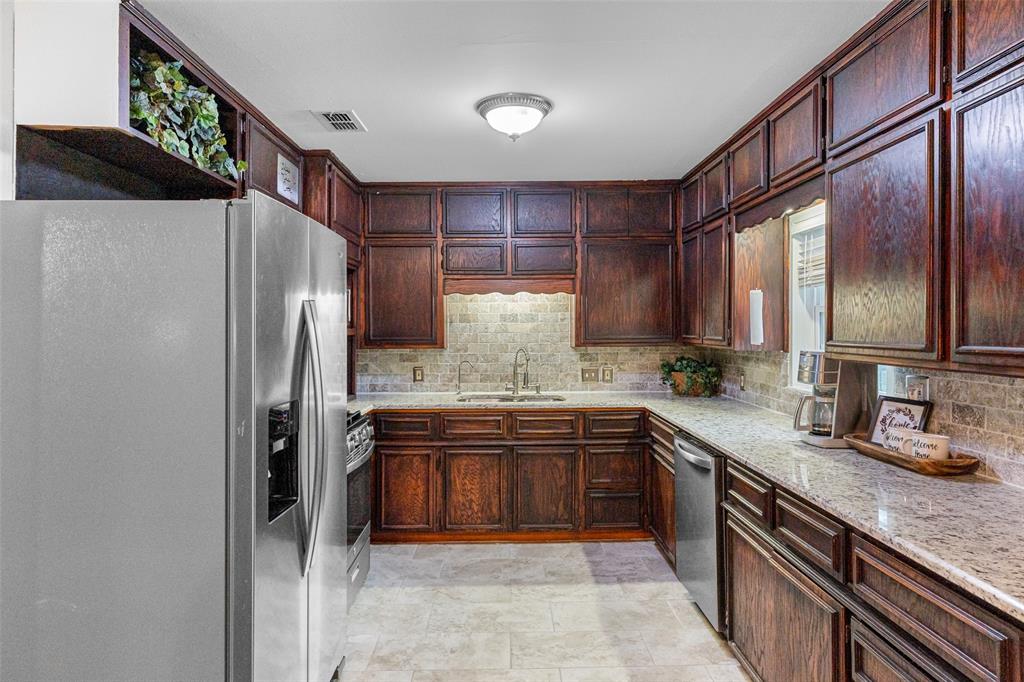 Cleburne, Texas 76033, United States, 3 Bedrooms Bedrooms, ,2 BathroomsBathrooms,Residential,Pending,1845