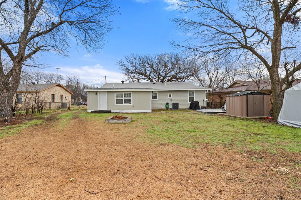 Cleburne, Texas 76033, United States, 3 Bedrooms Bedrooms, ,2 BathroomsBathrooms,Residential,Pending,1845