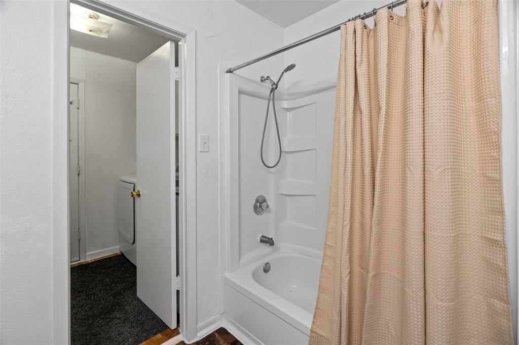 Cleburne, Texas 76033, United States, 3 Bedrooms Bedrooms, ,2 BathroomsBathrooms,Residential,Pending,1845