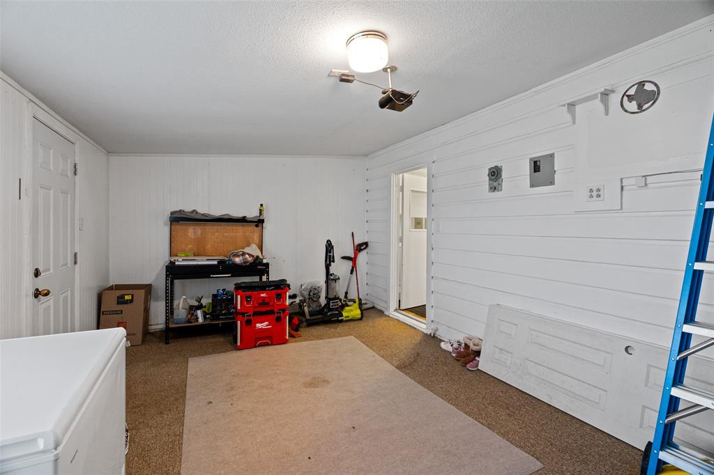 Cleburne, Texas 76033, United States, 3 Bedrooms Bedrooms, ,2 BathroomsBathrooms,Residential,Pending,1845