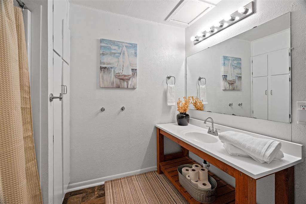 Cleburne, Texas 76033, United States, 3 Bedrooms Bedrooms, ,2 BathroomsBathrooms,Residential,Pending,1845