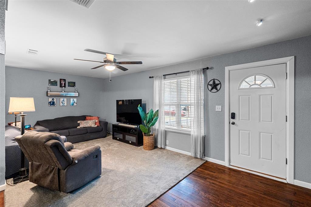 Cleburne, Texas 76033, United States, 3 Bedrooms Bedrooms, ,2 BathroomsBathrooms,Residential,Pending,1845