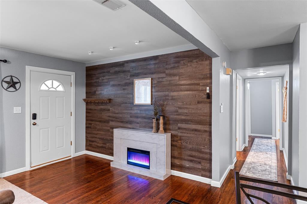 Cleburne, Texas 76033, United States, 3 Bedrooms Bedrooms, ,2 BathroomsBathrooms,Residential,Pending,1845