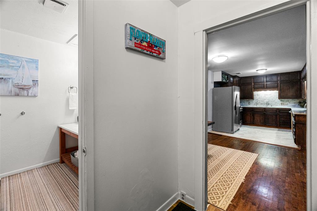 Cleburne, Texas 76033, United States, 3 Bedrooms Bedrooms, ,2 BathroomsBathrooms,Residential,Pending,1845