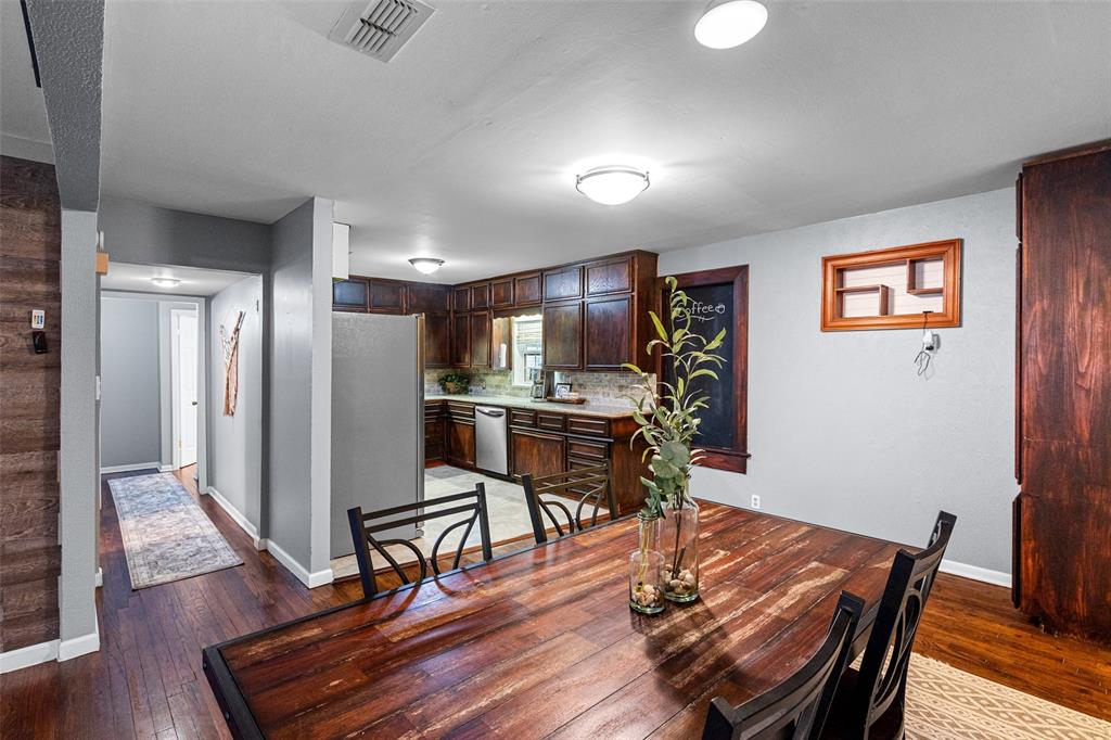 Cleburne, Texas 76033, United States, 3 Bedrooms Bedrooms, ,2 BathroomsBathrooms,Residential,Pending,1845