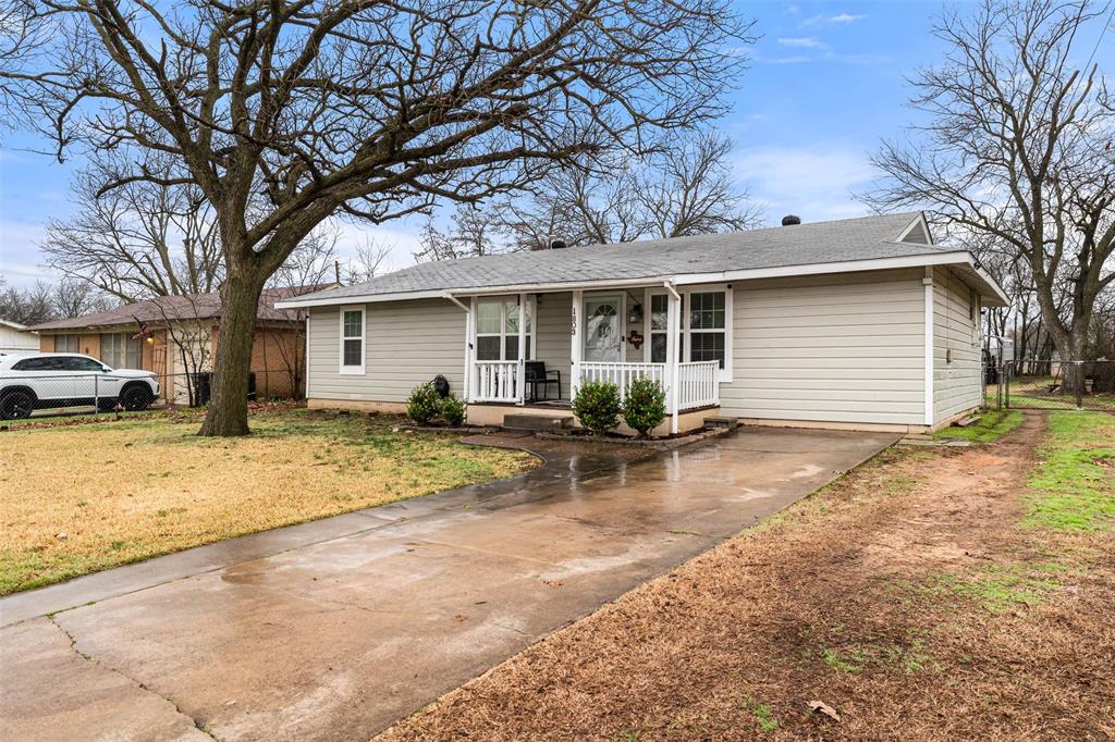 Cleburne, Texas 76033, United States, 3 Bedrooms Bedrooms, ,2 BathroomsBathrooms,Residential,Pending,1845