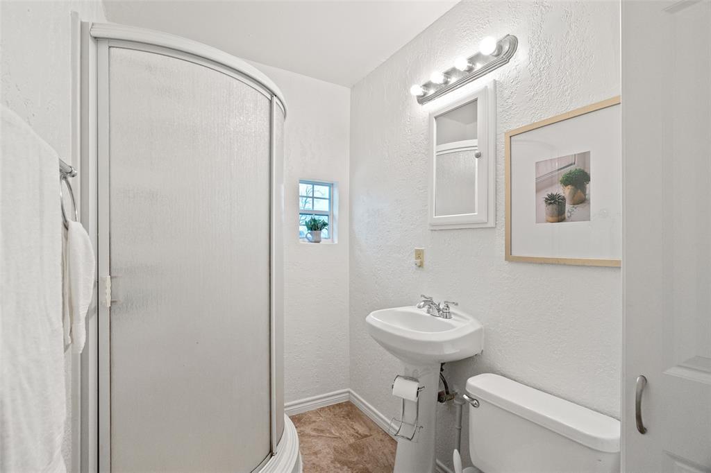 Cleburne, Texas 76033, United States, 3 Bedrooms Bedrooms, ,2 BathroomsBathrooms,Residential,Pending,1845