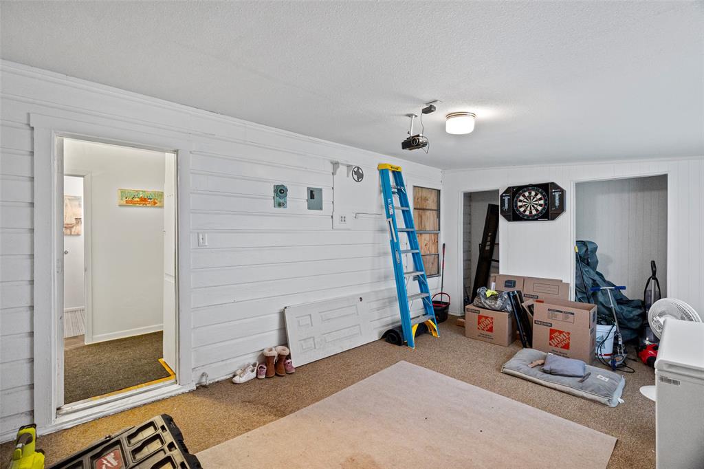 Cleburne, Texas 76033, United States, 3 Bedrooms Bedrooms, ,2 BathroomsBathrooms,Residential,Pending,1845