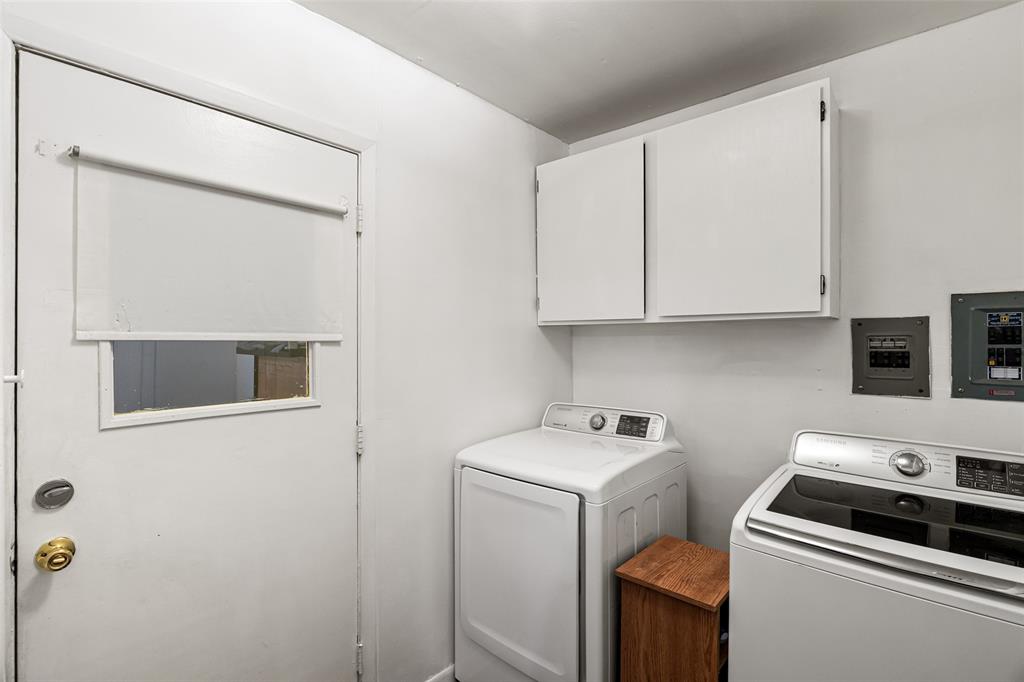 Cleburne, Texas 76033, United States, 3 Bedrooms Bedrooms, ,2 BathroomsBathrooms,Residential,Pending,1845