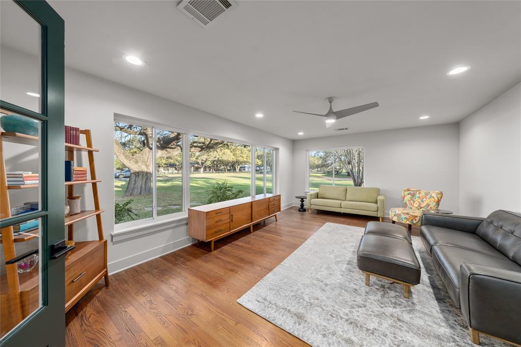 Davis E S Tr - Residential