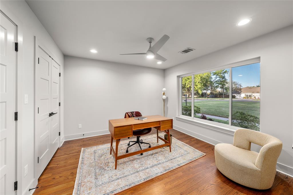 Davis E S Tr - Residential