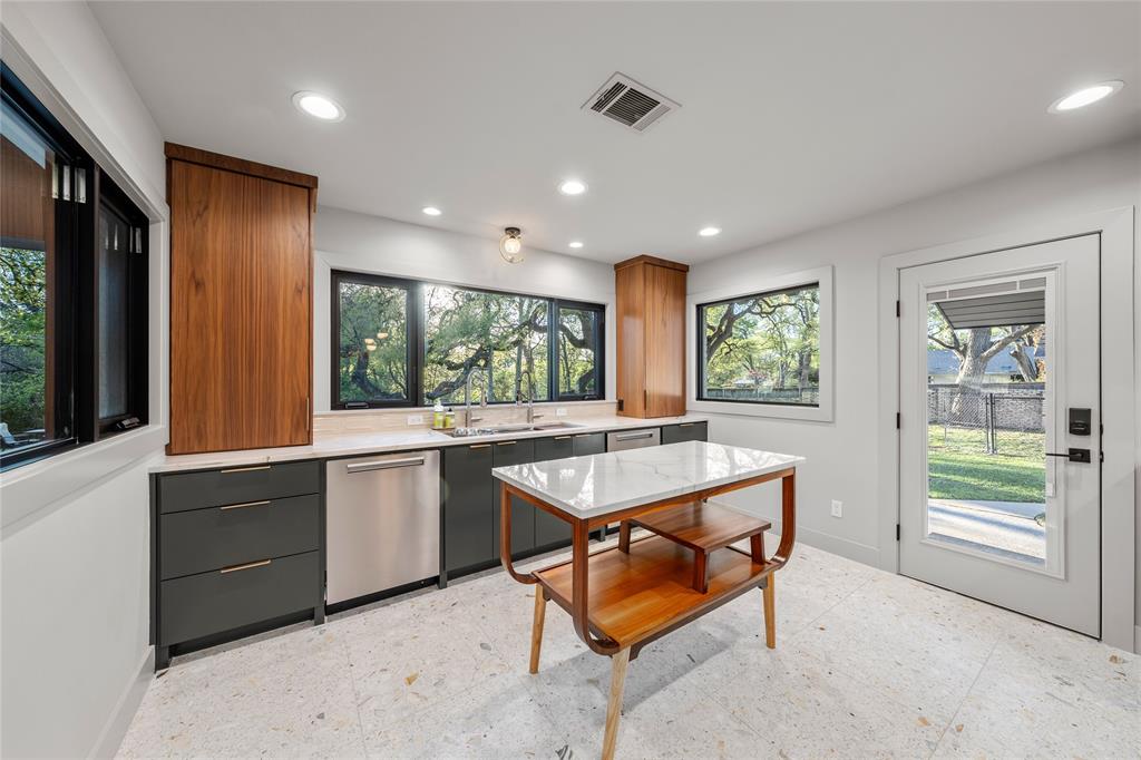 Davis E S Tr - Residential