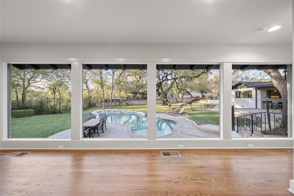 Davis E S Tr - Residential