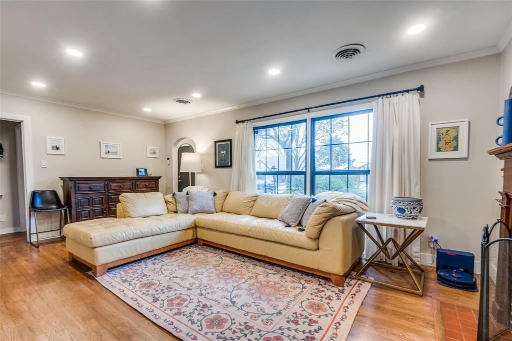 2127 Leander Drive