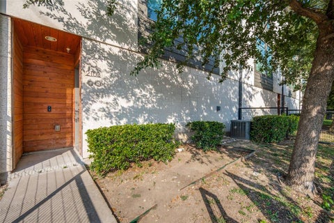 Tiny photo for 2103 Bennett Avenue #60, Dallas, TX 75206 (MLS # 21338407)