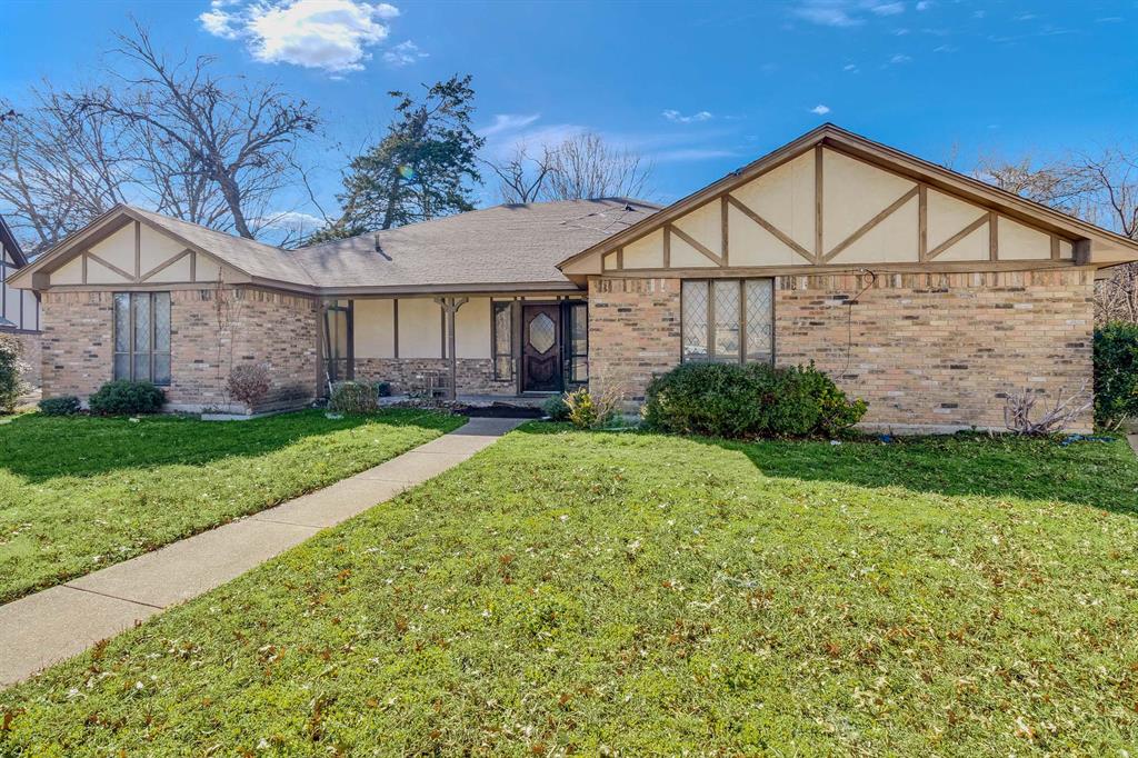 218 Clubbrook Circle