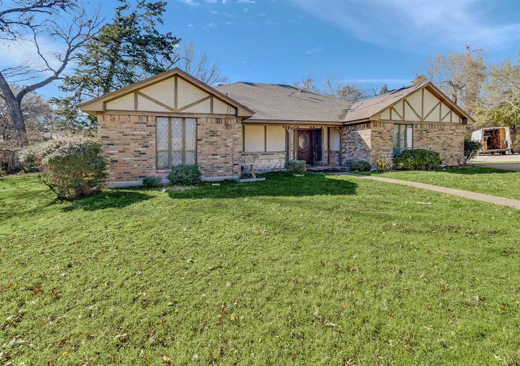 218 Clubbrook Circle