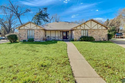 218 Clubbrook Circle DeSoto TX 75115