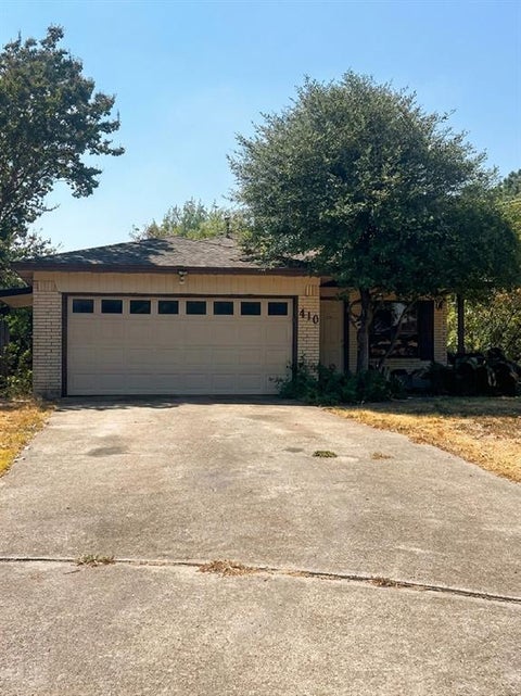 Photo of 410 Summit Drive, Richardson, TX 75081 (MLS # 21384937)