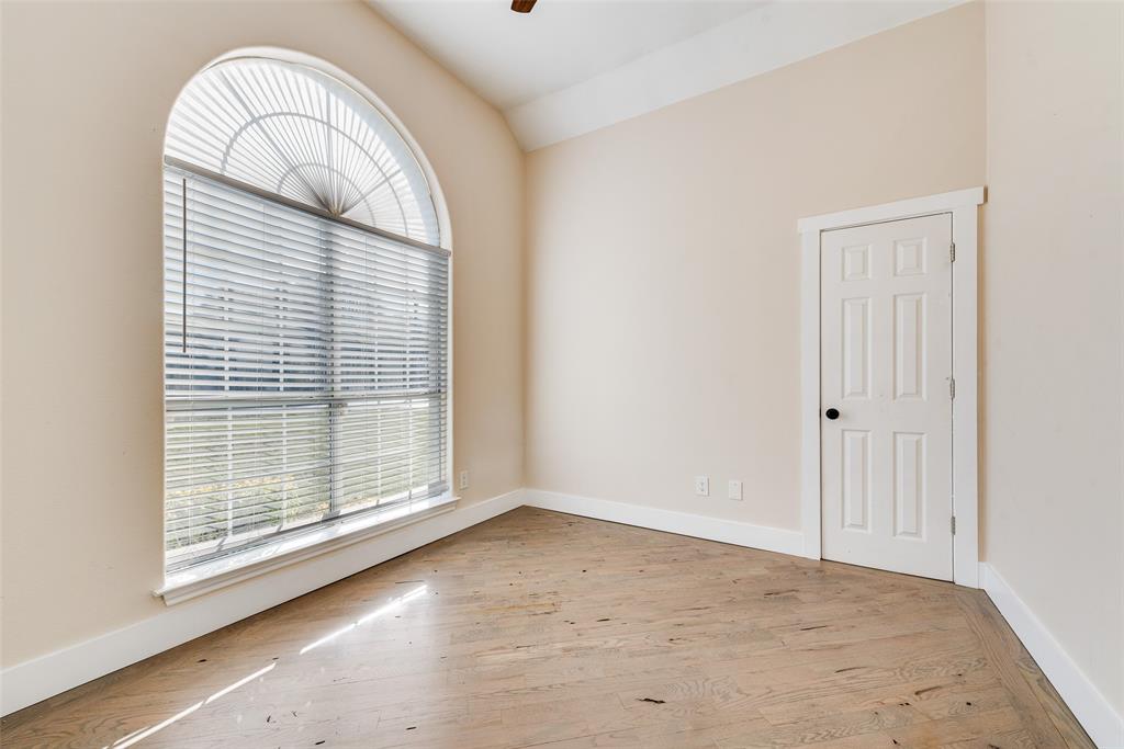 932 W Red Oak Road