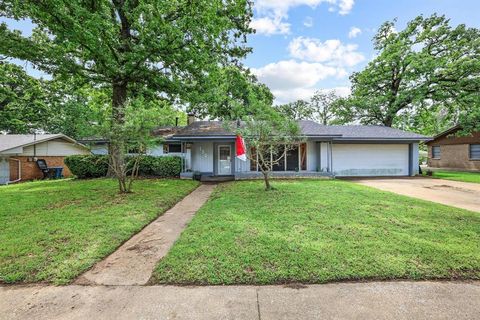 Photo of 120 Mark Drive, Denison, TX 75021 (MLS # 21239872)