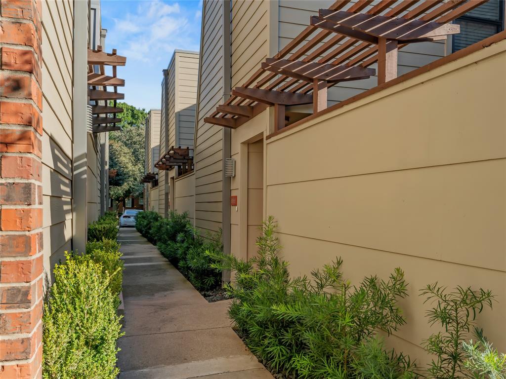 Bristle Cone Twnhs Condos - Residential Lease