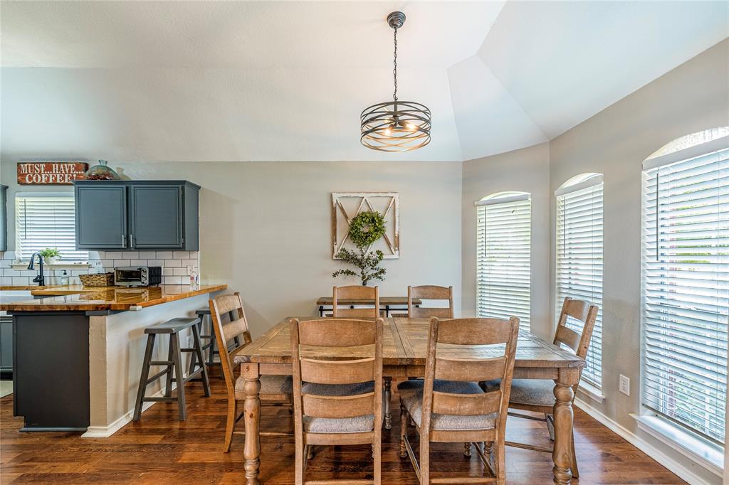 1104 Old Knoll Drive